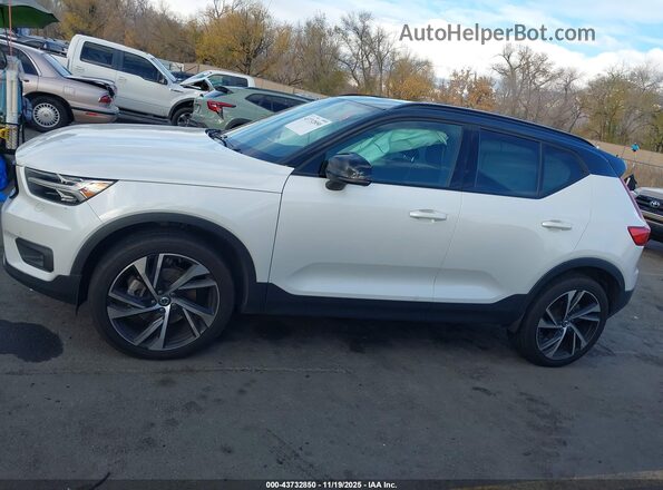 YV4162UMXM2572423 2021 VOLVO XC40 White Widok wnętrza 360 stopni