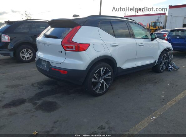 YV4162UMXM2572423 2021 VOLVO XC40 White Tył prawy