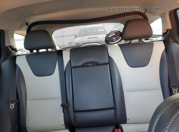YV440MWM2H1031708 2017 VOLVO V60 Silver უკანა სავარძლების ხედი