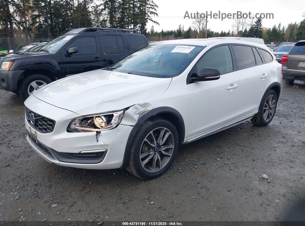 YV4612HK2G1015884 2016 VOLVO V60 CROSS COUNTRY Белый Передняя левая четверть