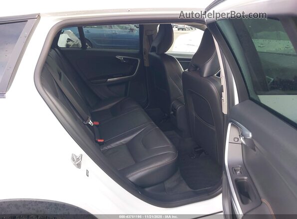 YV4612HK2G1015884 2016 VOLVO V60 CROSS COUNTRY Белый 