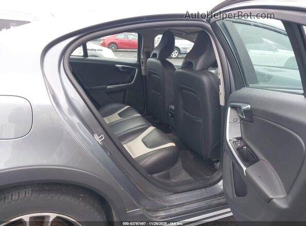 YV4612UM3G2001221 2016 VOLVO S60 CROSS COUNTRY Gray Вид наклейки з VIN-кодом