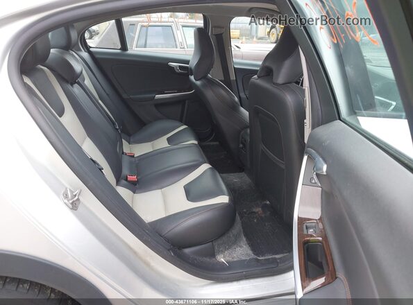 YV4612UM5G2000653 2016 VOLVO S60 CROSS COUNTRY Silver Вид наклейки з VIN-кодом