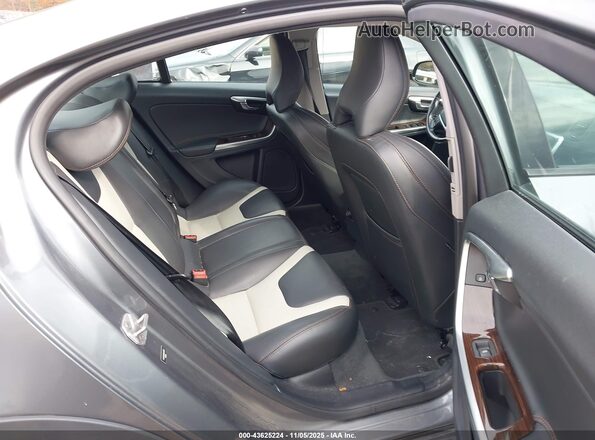 YV4612UM9G2000557 2016 VOLVO S60 CROSS COUNTRY Gray VIN კოდის სტიკერის ხედი