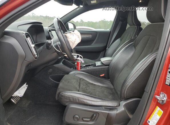 YV4AC2HM9K2074892 2019 VOLVO XC40 Красный Вид салона спереди