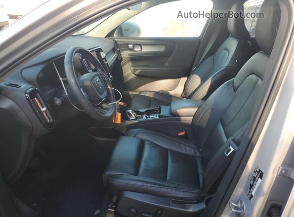 YV4L12UX1P2059406 2023 VOLVO XC40 Серебряный Вид салона спереди