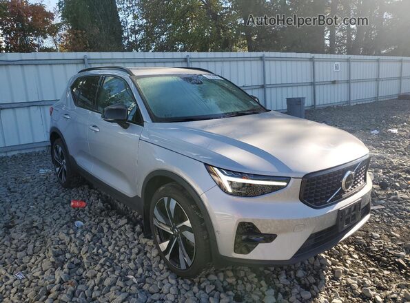 YV4L12UX1P2059406 2023 VOLVO XC40 Серебряный Передняя правая четверть