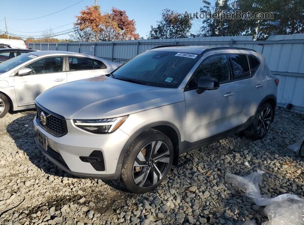 YV4L12UX1P2059406 2023 VOLVO XC40 Серебряный Передняя левая четверть