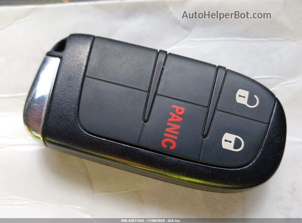 ZACNJDB15PPP68591 2023 JEEP RENEGADE Красный Вид панели приборов