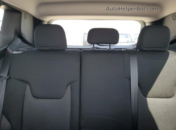 ZACNJDB18PPP18462 2023 JEEP RENEGADE Red Widok tylnych siedzeń