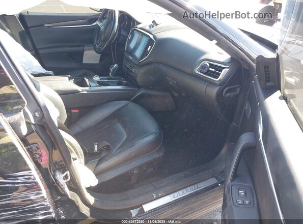ZAM57XSA9J1286664 2018 MASERATI GHIBLI Черный Вид салона спереди
