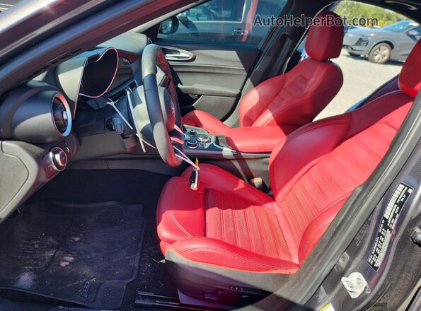 ZARFAMBN0N7655366 2022 ALFA ROMEO GIULIA Серый Вид салона спереди