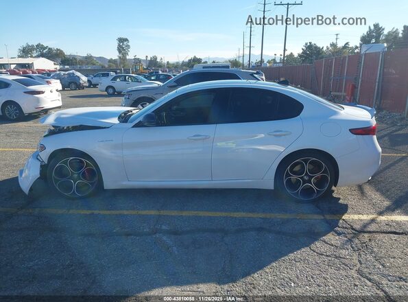 ZARFAMBN0P7668959 2023 ALFA ROMEO GIULIA White სალონის 360-გრადუსიანი ხედი