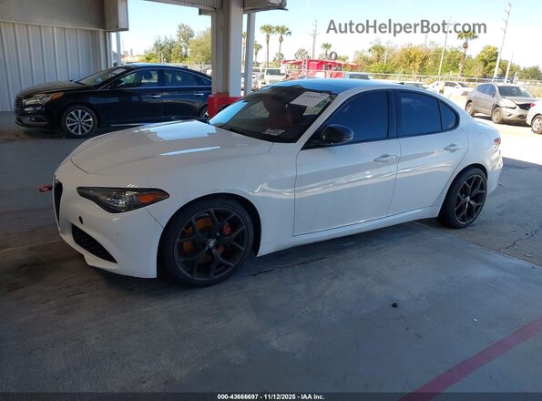 ZARFAMBN1L7634961 2020 ALFA ROMEO GIULIA White Vista tres cuartos delantera izquierda