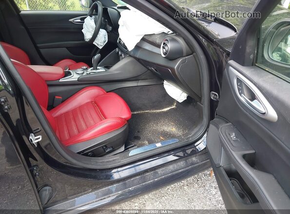 ZARFAMBN8R7684832 2024 ALFA ROMEO GIULIA Black Widok wnętrza z przodu
