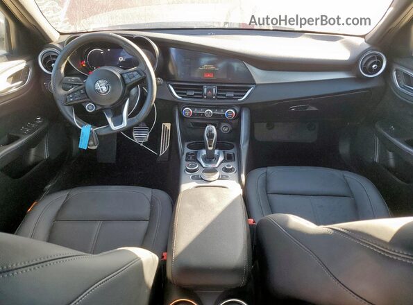 ZARFAMBN9R7684662 2024 ALFA ROMEO GIULIA Красный Вид панели приборов