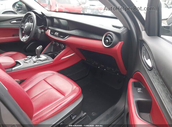 ZASPAJAN0L7C92375 2020 ALFA ROMEO STELVIO Серый Вид салона спереди