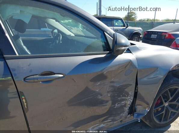 ZASPAJAN2L7C73200 2020 ALFA ROMEO STELVIO Gray Vista del salpicadero
