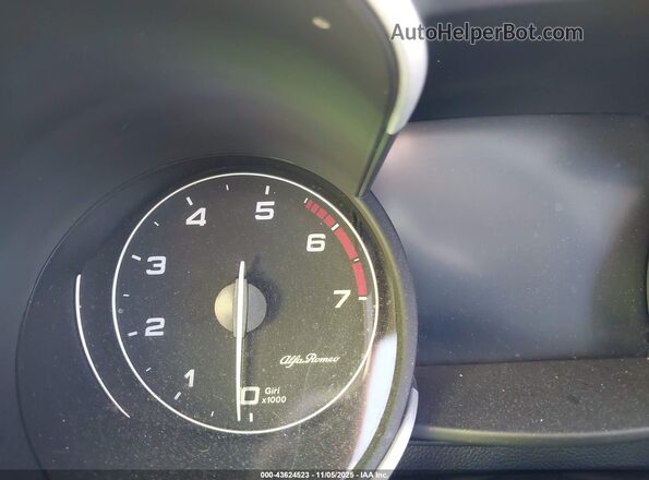 ZASPAJAN2L7C73200 2020 ALFA ROMEO STELVIO Gray Vista de los asientos traseros