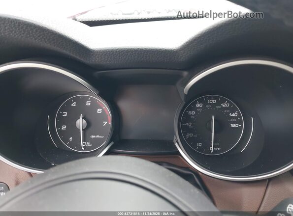 ZASPAKANXM7D18620 2021 ALFA ROMEO STELVIO Red Vista de los asientos traseros