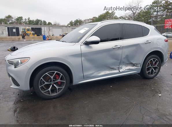 ZASPAKBN0M7D14705 2021 ALFA ROMEO STELVIO Silver Front view