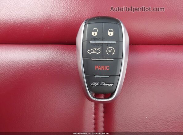 ZASPAKBN0M7D14705 2021 ALFA ROMEO STELVIO Silver Dashboard view