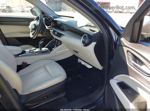 ZASPAKBNXM7D18180 2021 ALFA ROMEO STELVIO Black Widok wnętrza z przodu