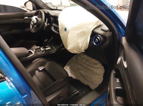 ZASPAKEV6N7D48645 2022 ALFA ROMEO STELVIO Синий Вид салона спереди