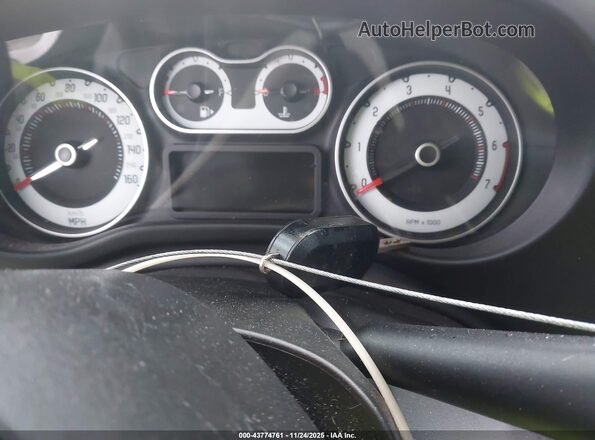 ZFBCFADH8HZ040189 2017 FIAT 500L Белый Вид панели приборов