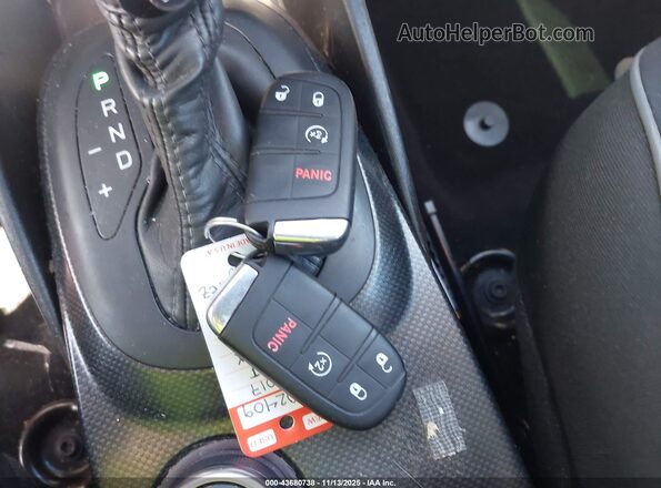ZFBCFYAB8HP540308 2017 FIAT 500X Orange Widok deski rozdzielczej