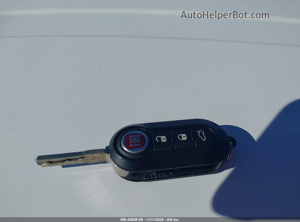 ZFBNFADH2KZ042147 2019 FIAT 500L Серый Вид панели приборов