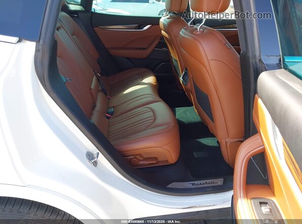 ZN661YUL9JX302307 2018 MASERATI LEVANTE Белый Вид наклейки с VIN-кодом