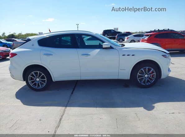ZN661YUL9JX302307 2018 MASERATI LEVANTE Белый Панорамный вид салона 360°