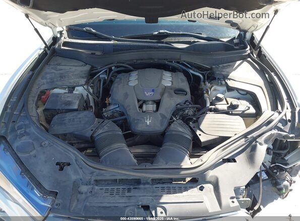 ZN661YUL9JX302307 2018 MASERATI LEVANTE Белый Вид сзади