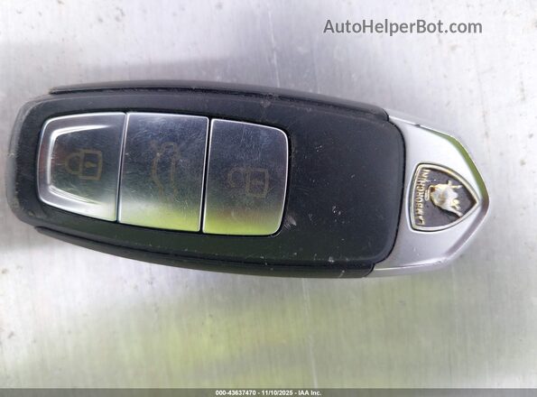 ZPBUA1ZL8KLA01117 2019 LAMBORGHINI URUS White Widok deski rozdzielczej