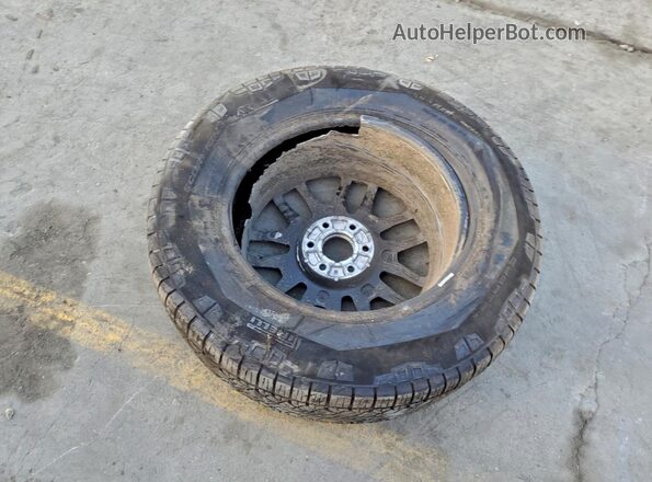 7G2CEHED9SA058678 2025 TESLA CYBERTRUCK Серебряный Панорамный вид салона 360°