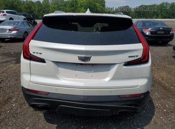 1GYAZAR48NF105566 2022 CADILLAC XT4 Белый Вид салона спереди