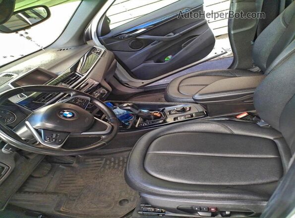 WBXHT3C3XGP880243 2016 BMW X1 White Вид задніх сидінь