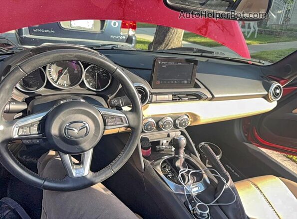 JM1NDAD73J0200475 2018 MAZDA MX-5 Red Widok tylnych siedzeń
