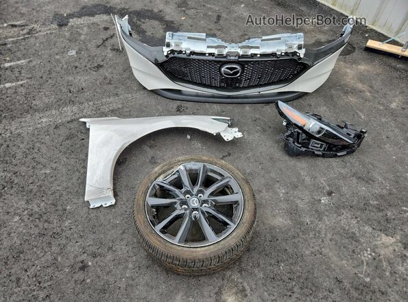 JM1BPAML4T1850131 2026 MAZDA 3 White Vista de la etiqueta del VIN