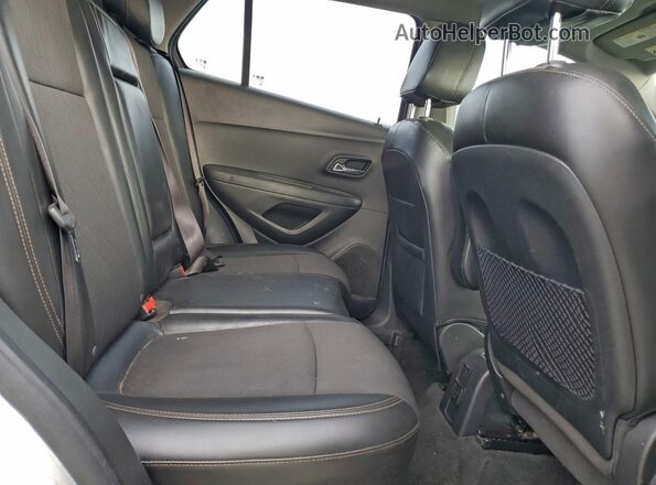 KL7CJLSB8JB581468 2018 CHEVROLET TRAX White Vista del compartimento del motor