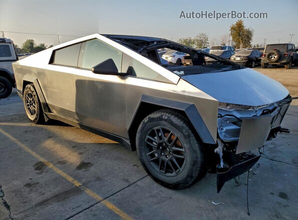 7G2CEHED9SA058678 2025 TESLA CYBERTRUCK Серебряный Вид спереди