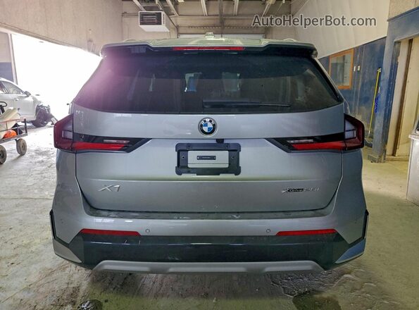 WBX73EF04R5028512 2024 BMW X1 Silver Вид салону спереду