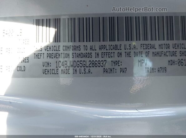 1C4BJWDG5GL286937 2016 JEEP WRANGLER UNLIMITED White Engine compartment view