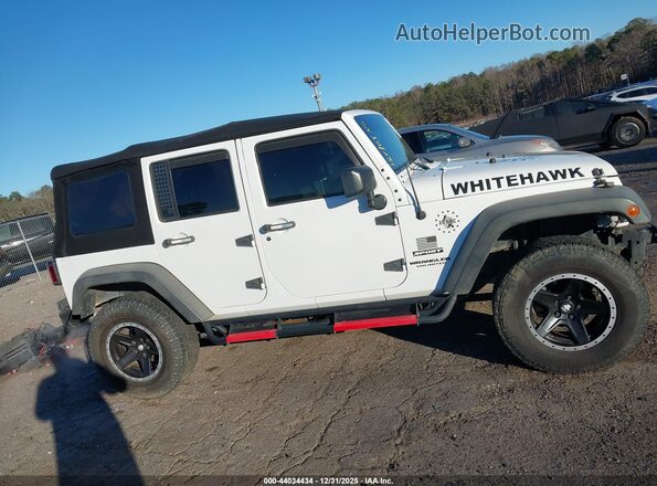 1C4BJWDG5GL286937 2016 JEEP WRANGLER UNLIMITED White Rear interior view