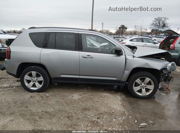 1C4NJCBA1GD611538 2016 JEEP COMPASS Silver Vista interior trasera