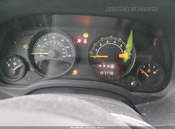 1C4NJCBA1GD611538 2016 JEEP COMPASS Silver Vista de los asientos traseros
