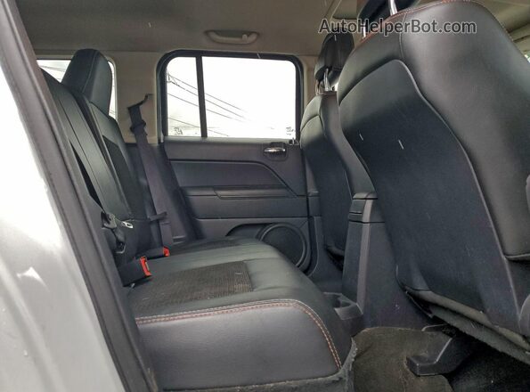 1C4NJPAB6HD151036 2017 JEEP PATRIOT Белый Вид задней части салона