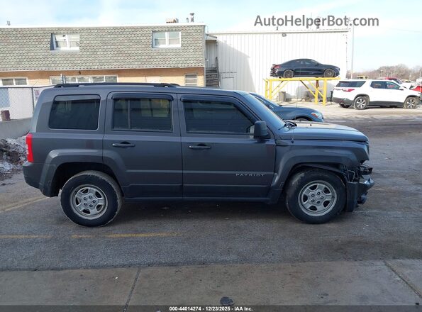 1C4NJPBA6GD575370 2016 JEEP PATRIOT Gray Rear interior view