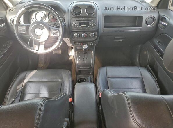 1C4NJRFB2HD195278 2017 JEEP PATRIOT Серый Вид панели приборов